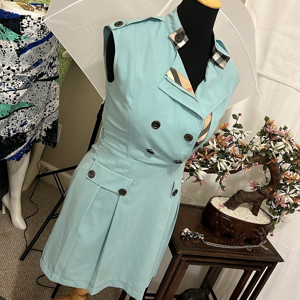 A pretty blue Burberry dress!